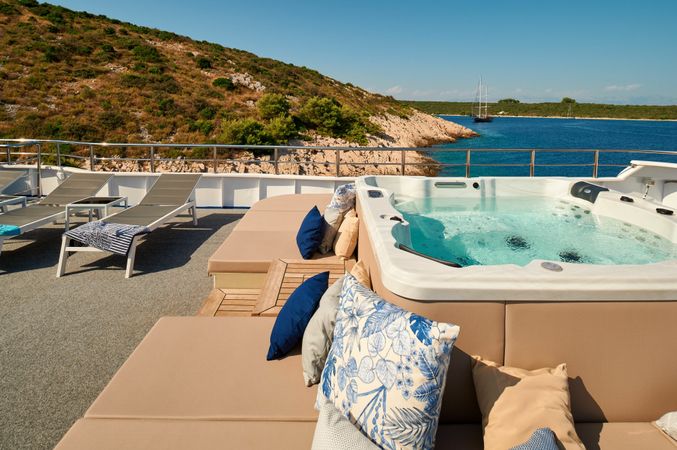 Custom Built Mini Cruiser | Lupus Mare