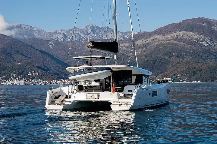 Lagoon 42 | Lyubushka