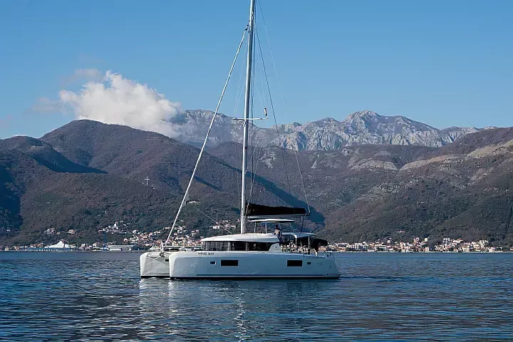Lagoon 42 | Lyubushka