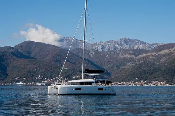 Lagoon 42 | Lyubushka