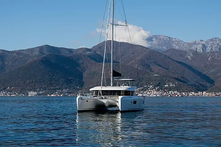 Lagoon 42 | Lyubushka