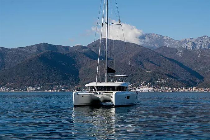 Lagoon 42 | Lyubushka