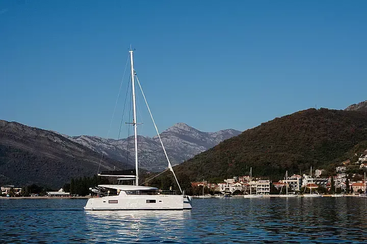 Lagoon 42 | Lyubushka