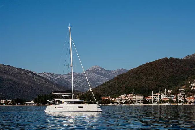 Lagoon 42 | Lyubushka