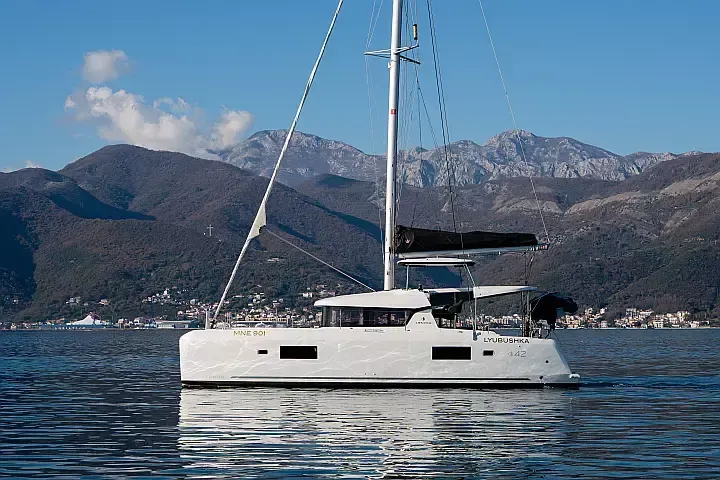 Lagoon 42 | Lyubushka