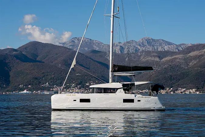Lagoon 42 | Lyubushka