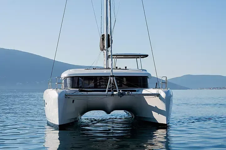 Lagoon 42 | Lyubushka