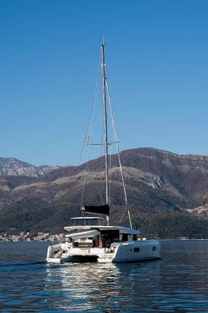 Lagoon 42 | Lyubushka