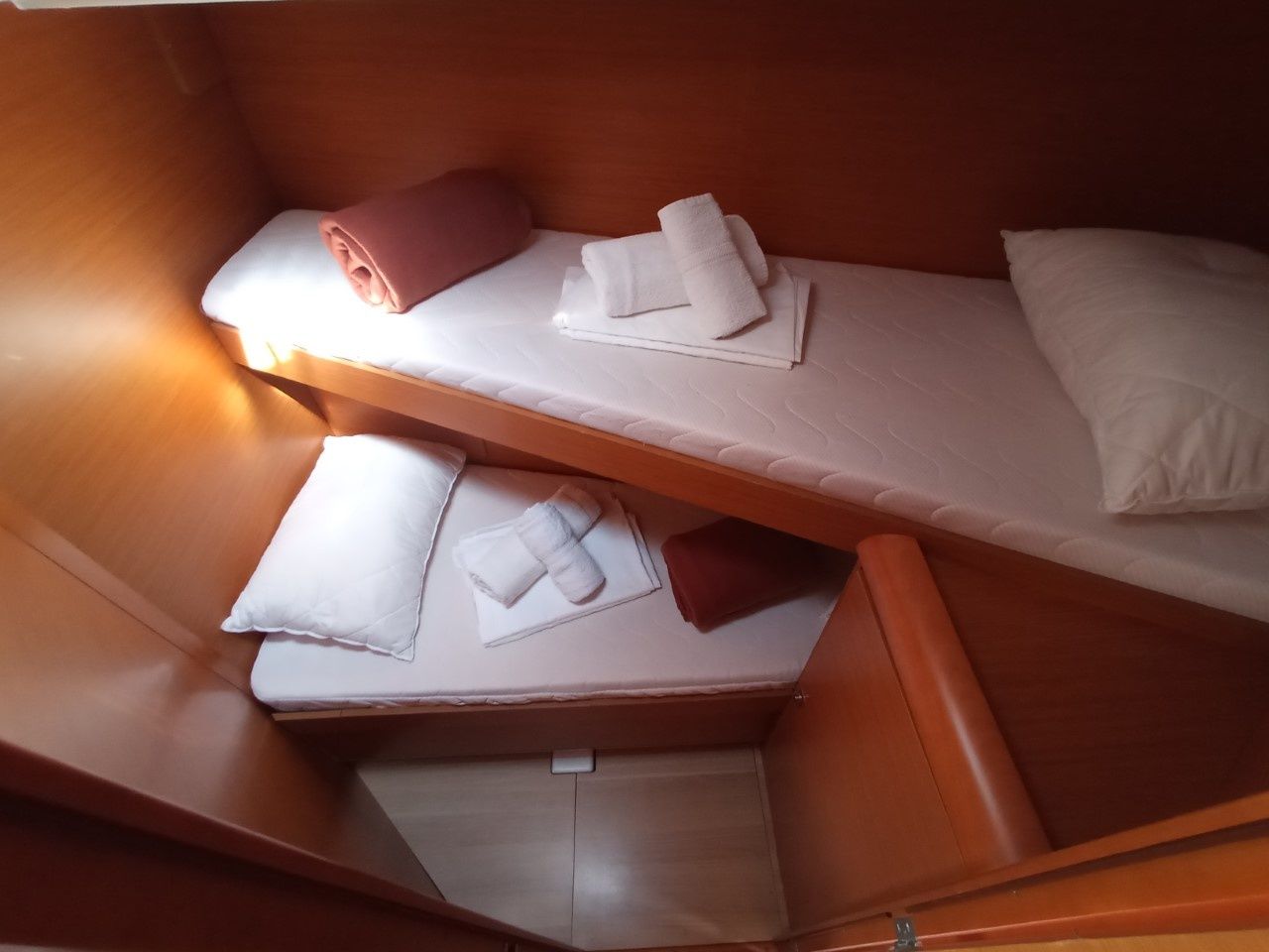 Jeanneau Sun Odyssey 439 | Blue Swan