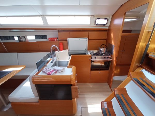 Jeanneau Sun Odyssey 439 | Blue Swan