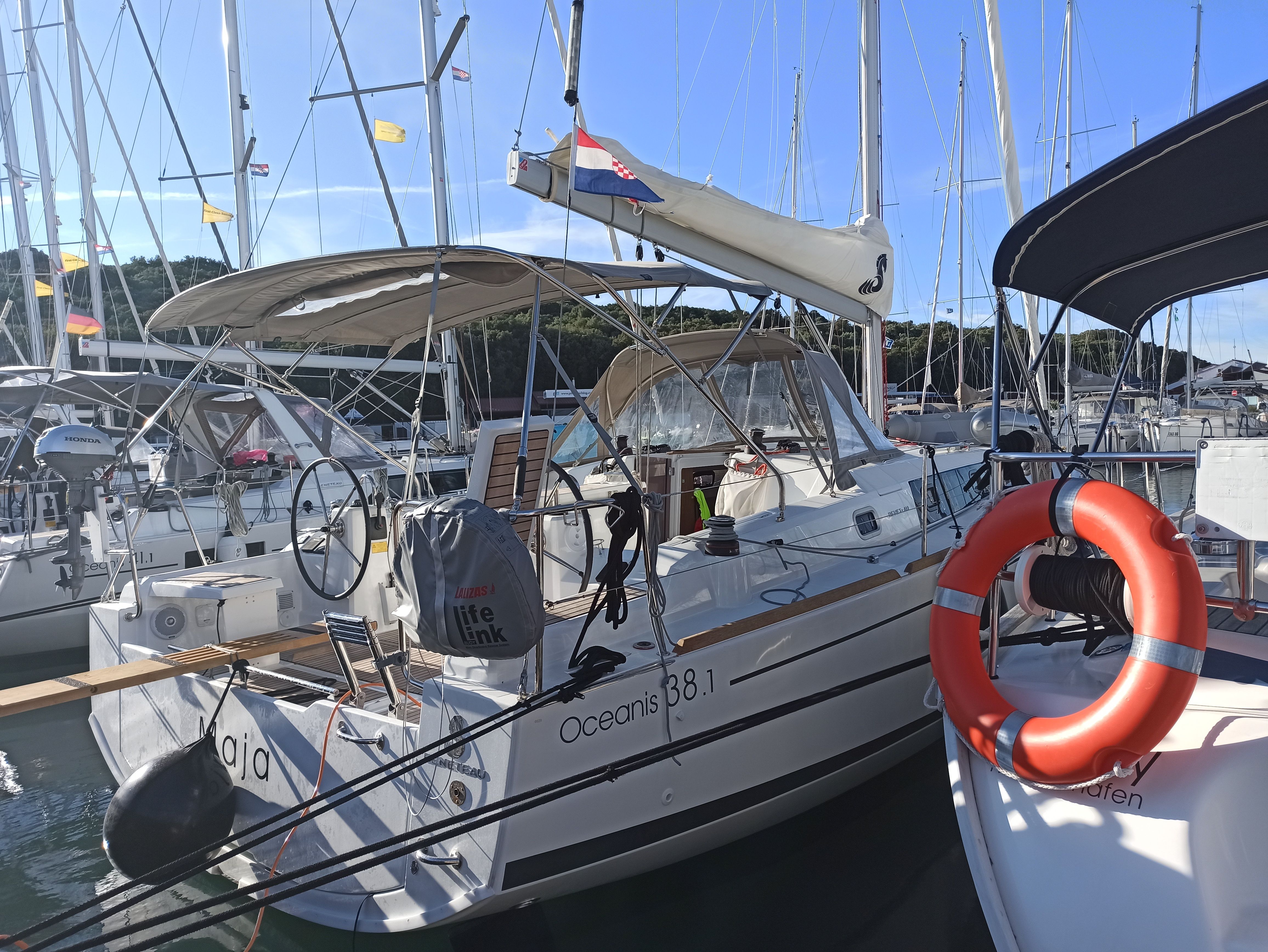Beneteau Oceanis 38.1 | Maja