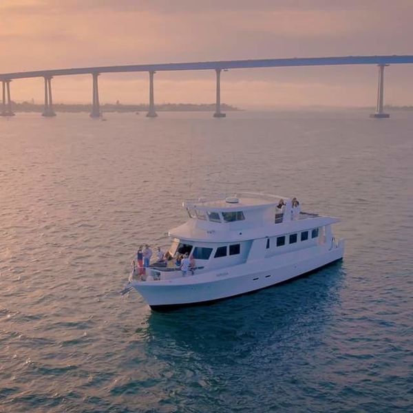 Motor yacht Bonner Navigator 73 Nerissa for rent - USA | Boataround Motor yacht Bonner Navigator 73 Nerissa for rent - USA | Boataround
