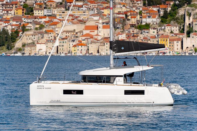 Lagoon 40 | Sound of Silence