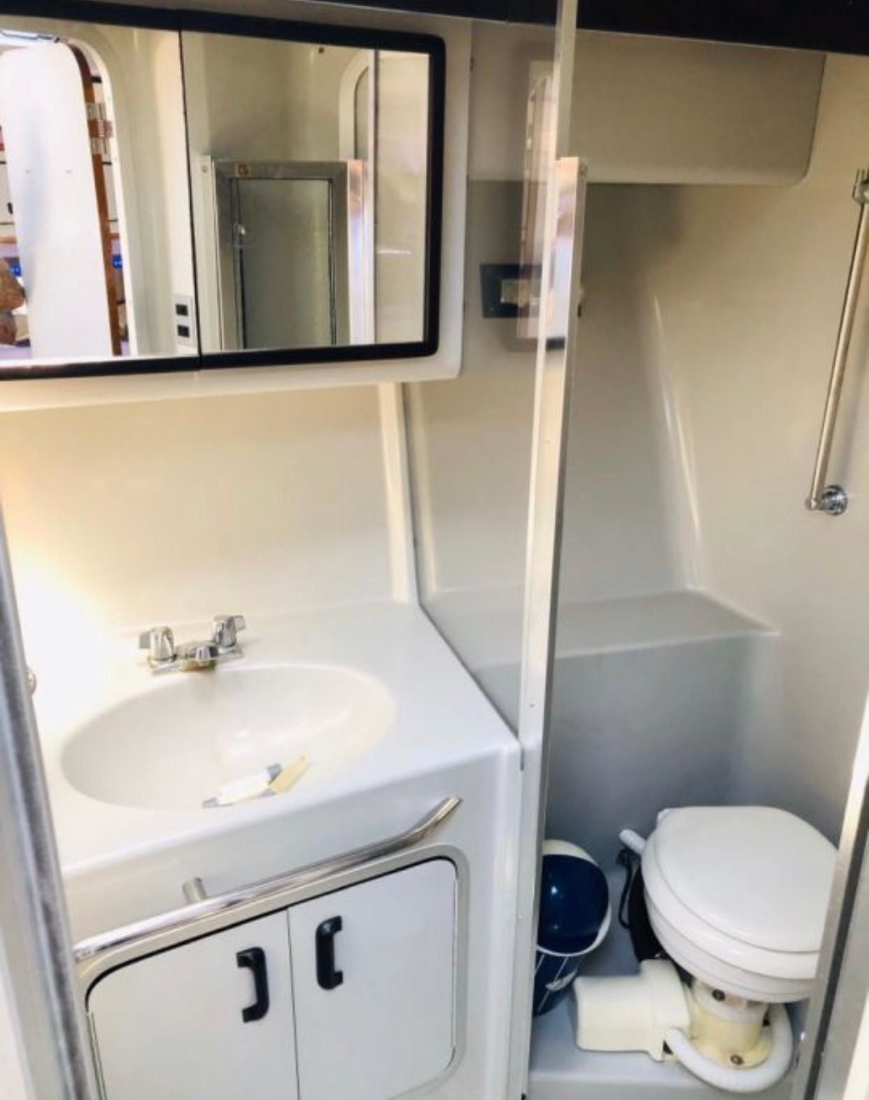 Sea Ray 350 Sundancer | Golden Prestige