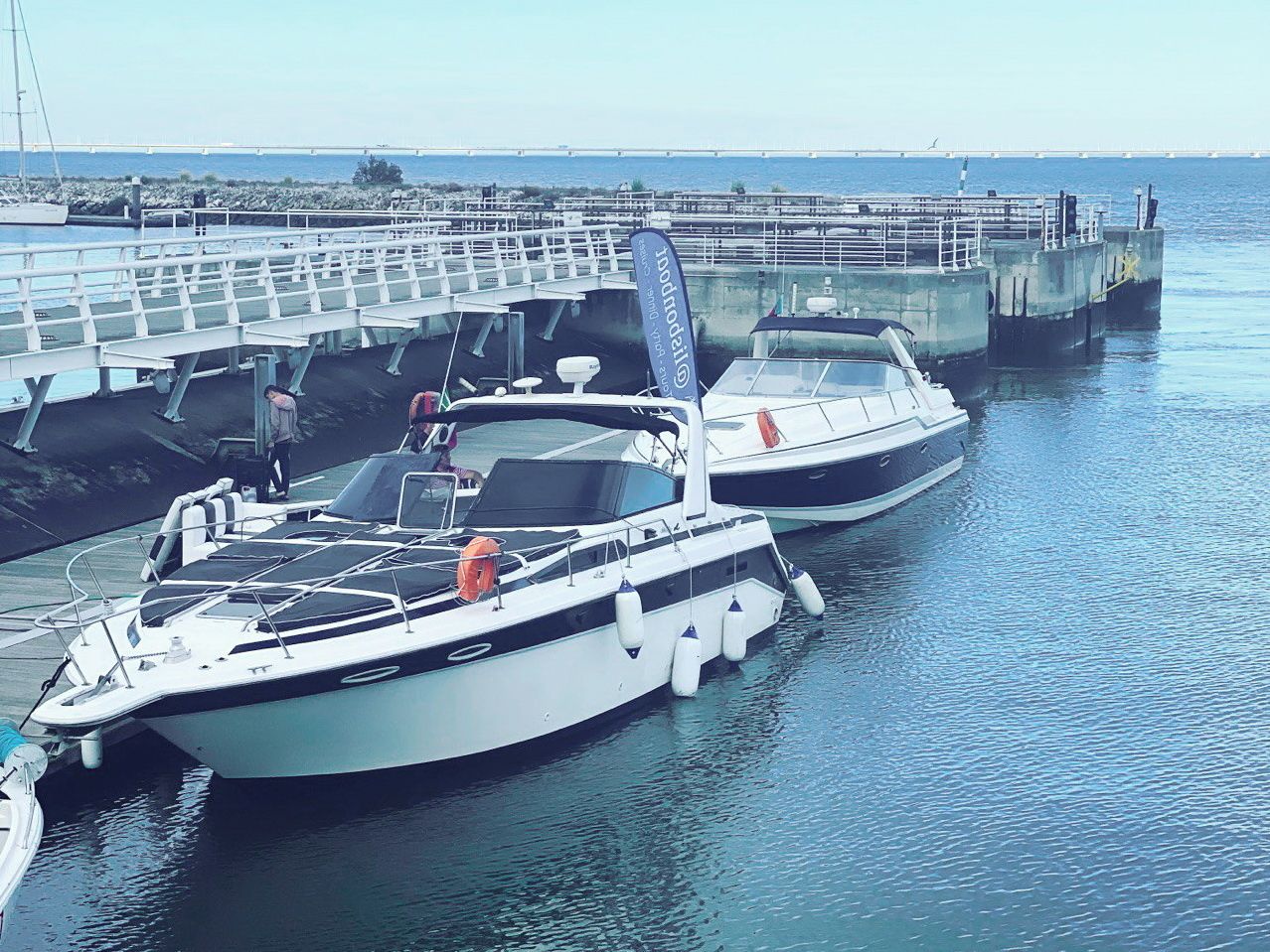 Sea Ray 350 Sundancer | Golden Prestige