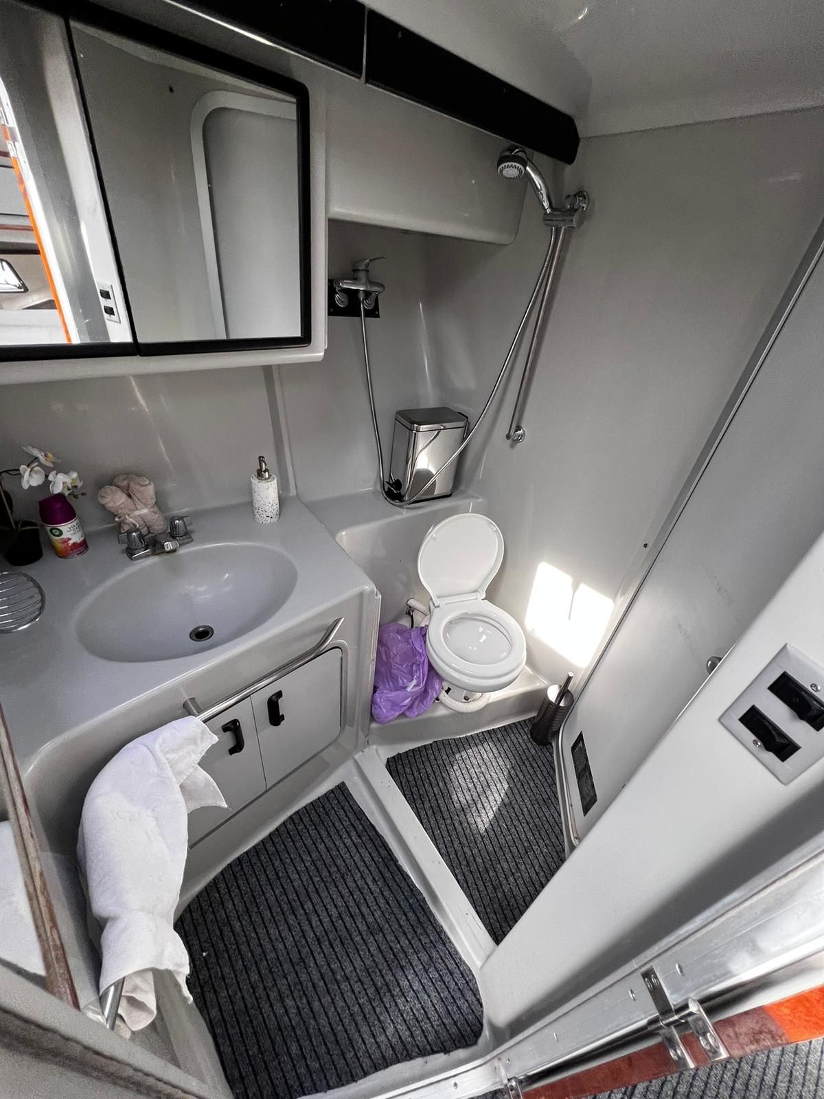 Sea Ray 350 Sundancer | Golden Prestige