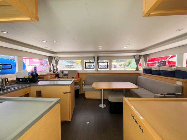 Lagoon 450 F | Squid Attack