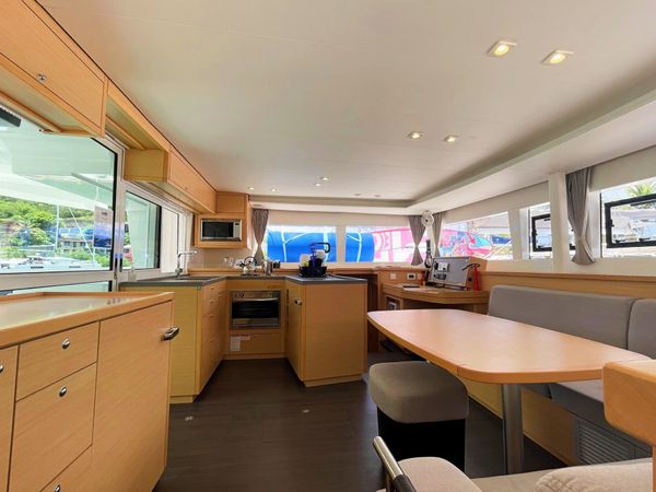 Lagoon 450 F | Squid Attack