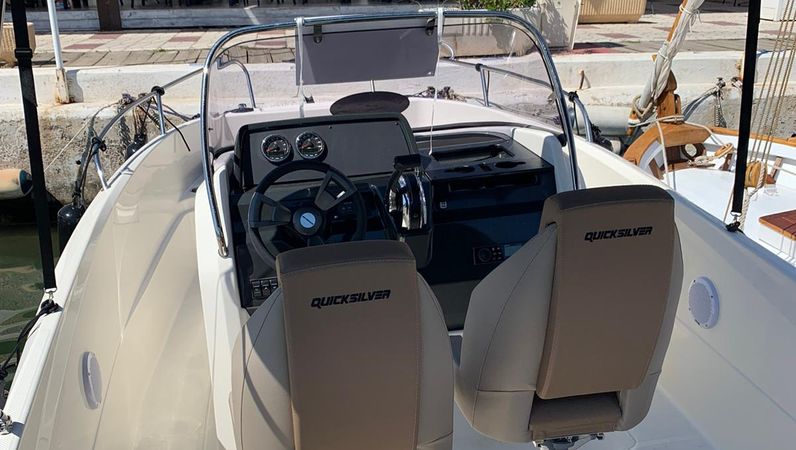 Quicksilver Activ 605 Open | Lio