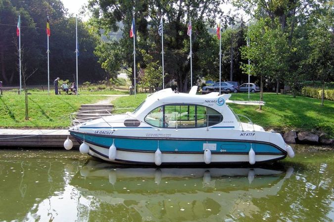 Nicols Estivale Duo | Piano