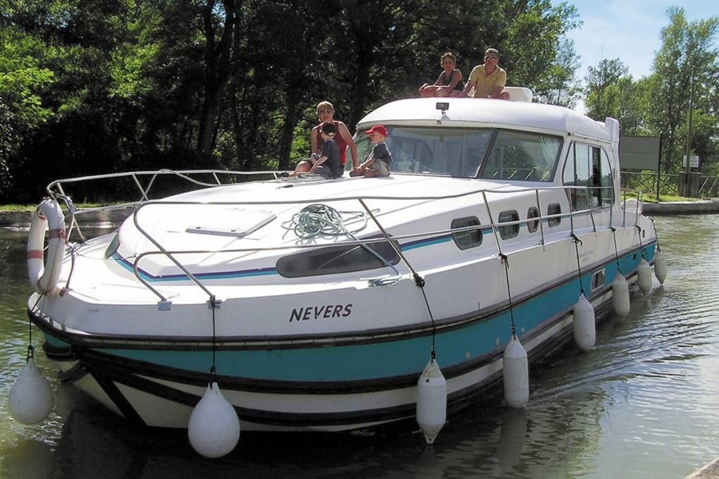 Nicols Sedan 1310 | Les Canalous 99