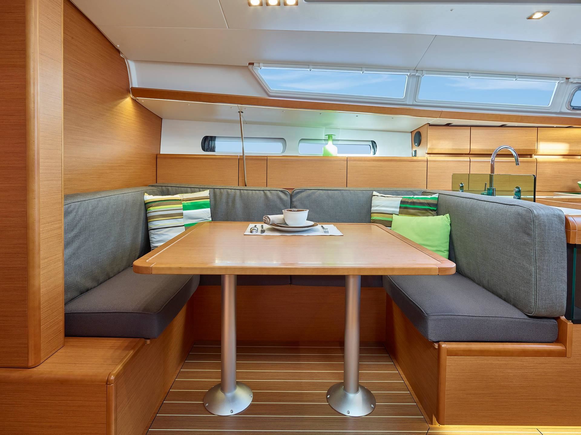Jeanneau Sun Odyssey 419 | Coconut