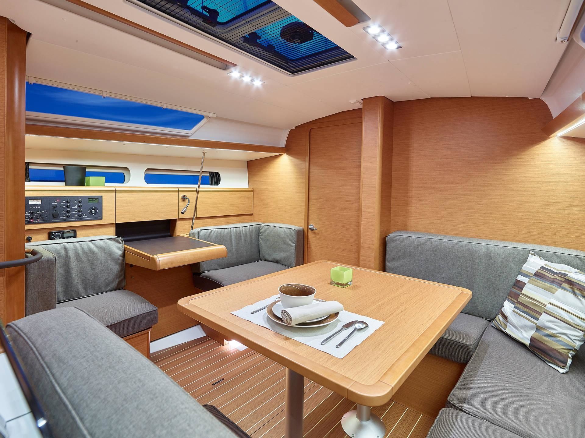 Jeanneau Sun Odyssey 419 | Coconut