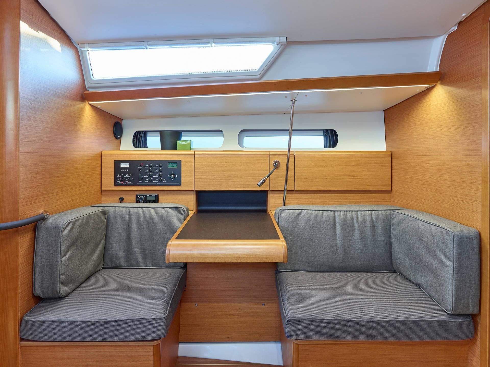 Jeanneau Sun Odyssey 419 | Coconut