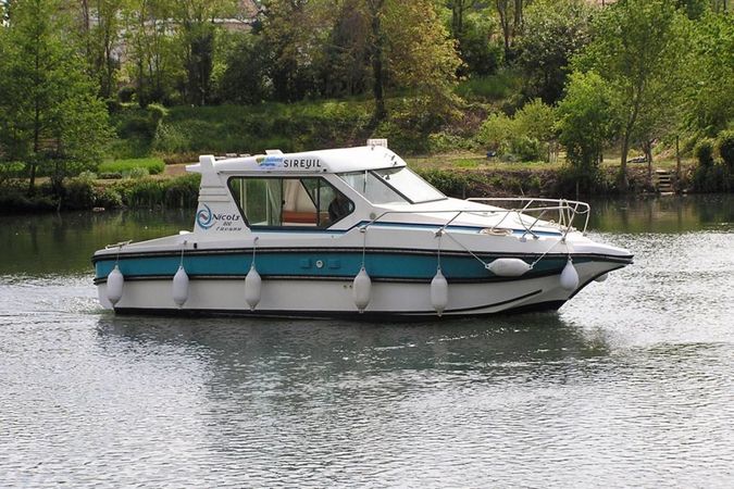 Nicols Sedan 800 | Sireuil