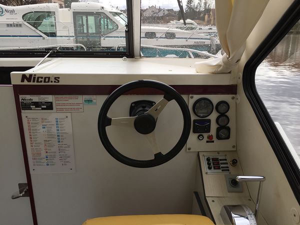 Nicols Sedan 800 | Sireuil