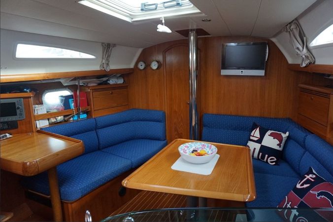 Jeanneau Sun Odyssey 37 | Blue Otter