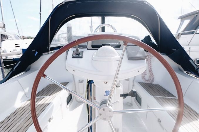 Jeanneau Sun Odyssey 37 | Blue Otter