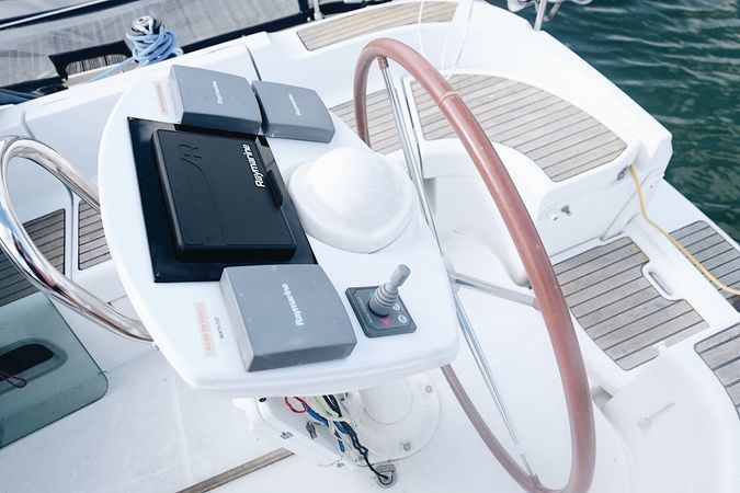 Jeanneau Sun Odyssey 37 | Blue Otter