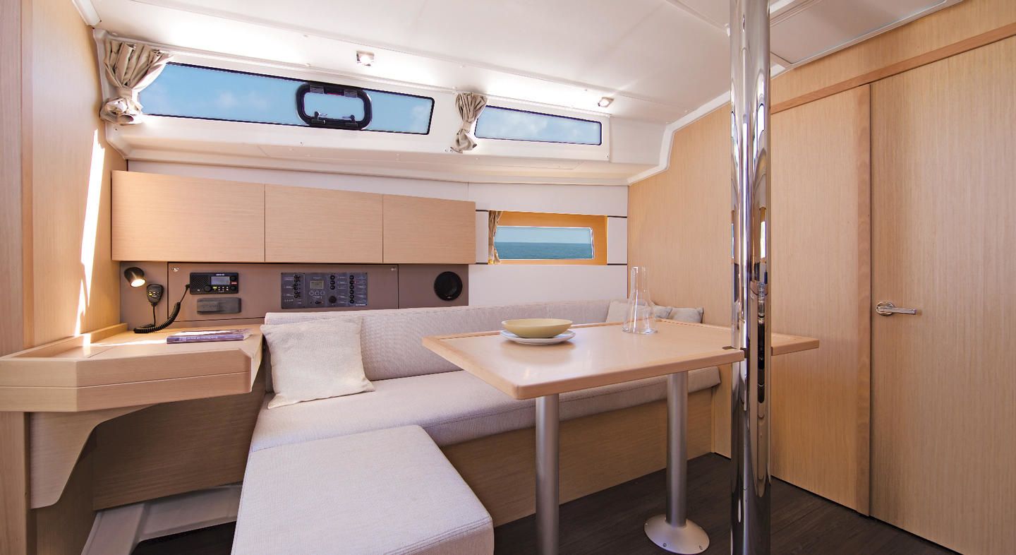 Beneteau Oceanis 38.1 | Providence