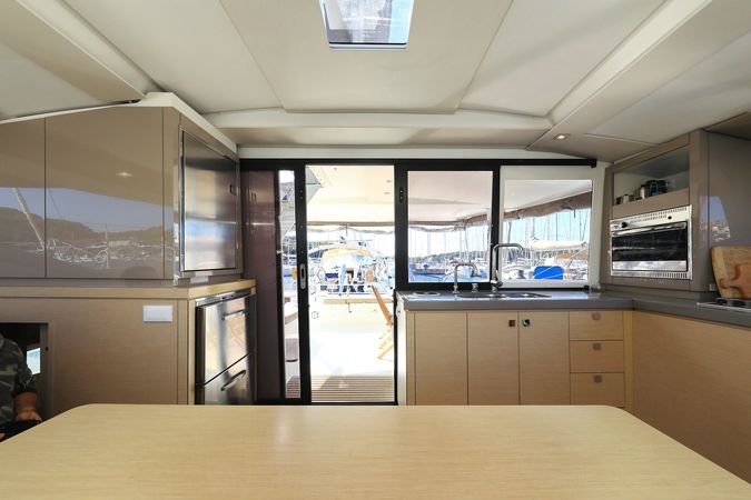 Fountaine Pajot Lucia 40 | Floreanne