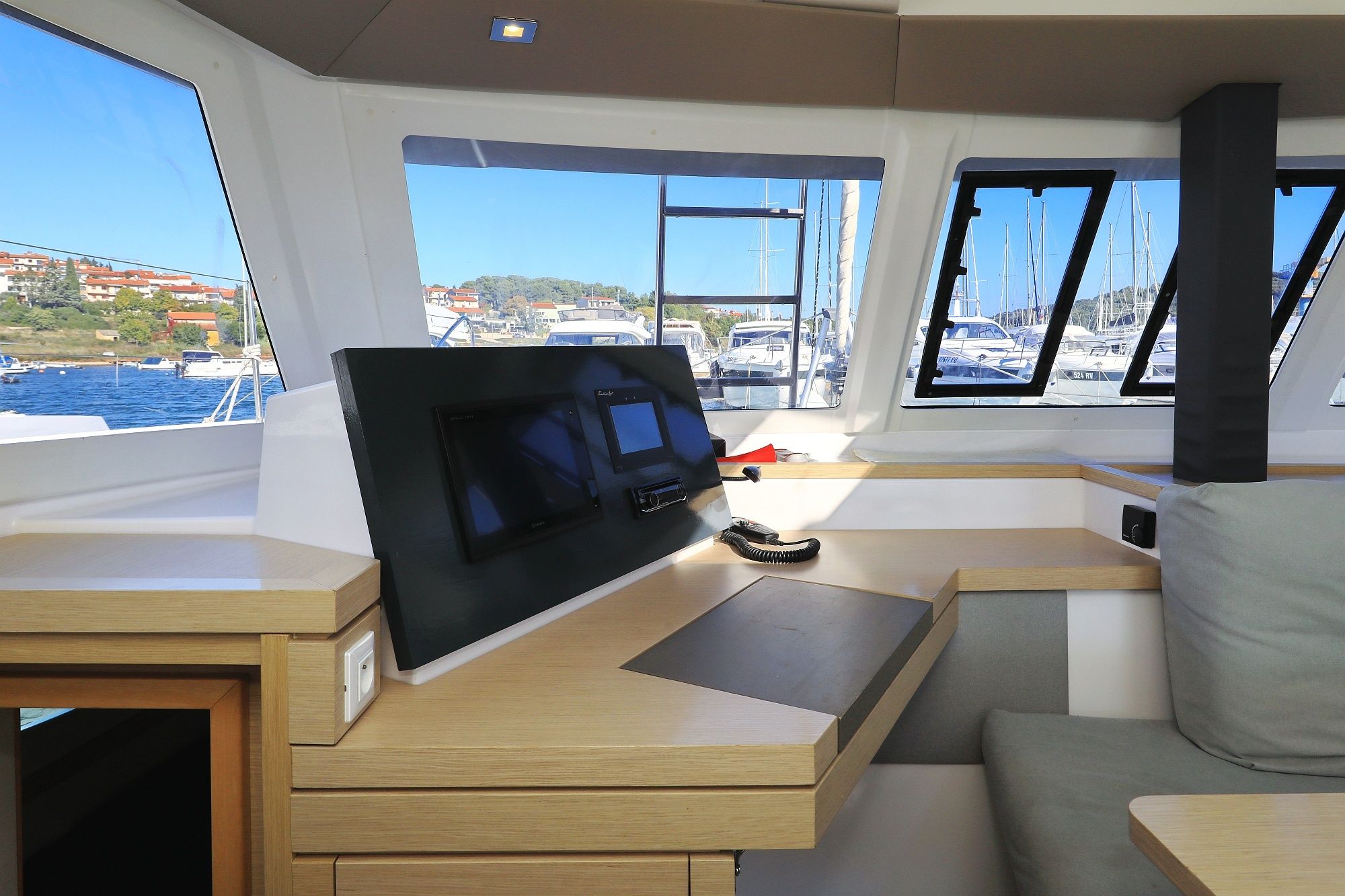 Fountaine Pajot Lucia 40 | Floreanne