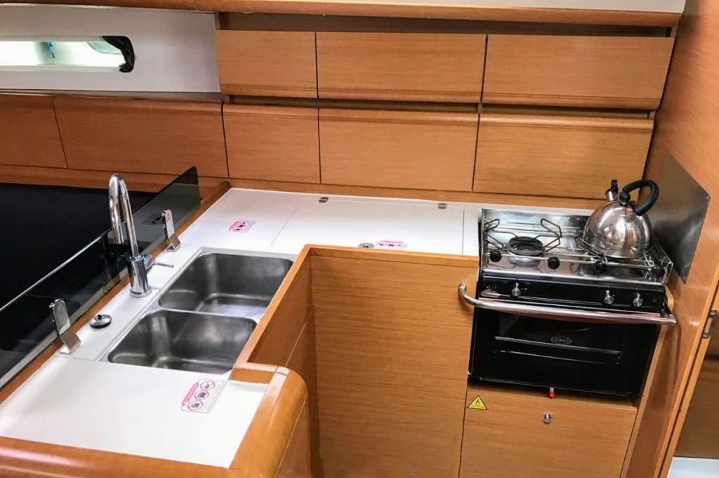 Jeanneau Sun Odyssey 439 | Sea & Sky7