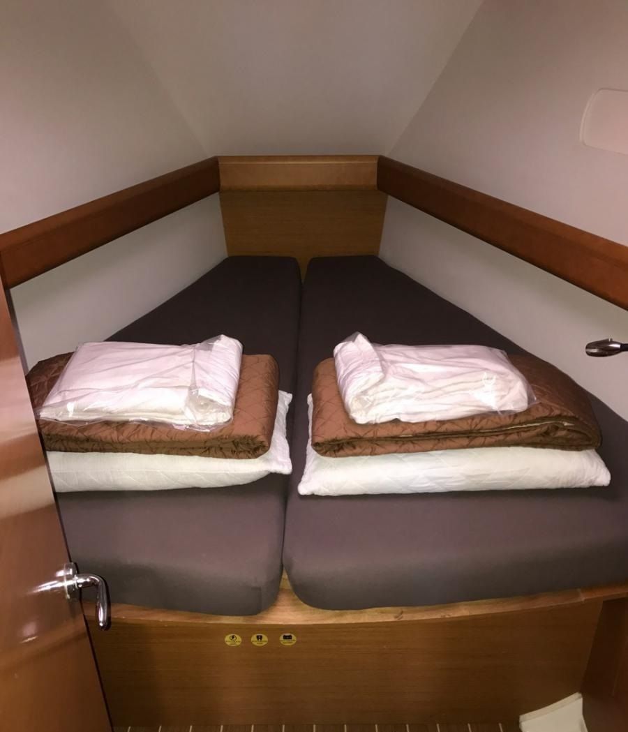 Jeanneau Sun Odyssey 439 | Sea & Sky9