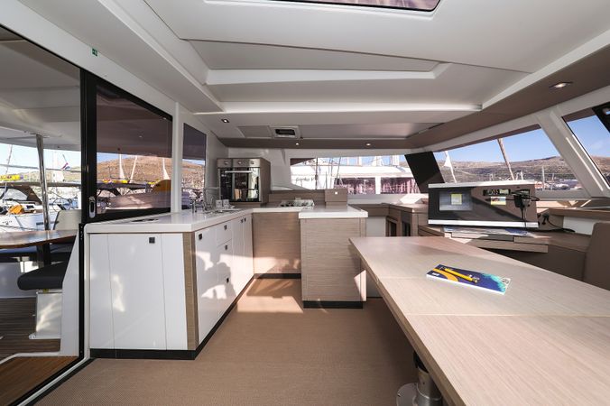 Fountaine Pajot Astrea 42 | Macho