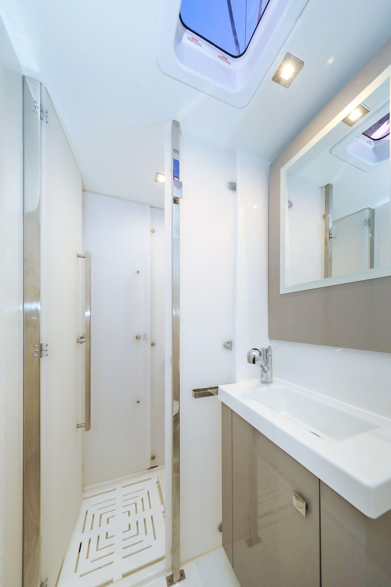 Fountaine Pajot Astrea 42 | Macho