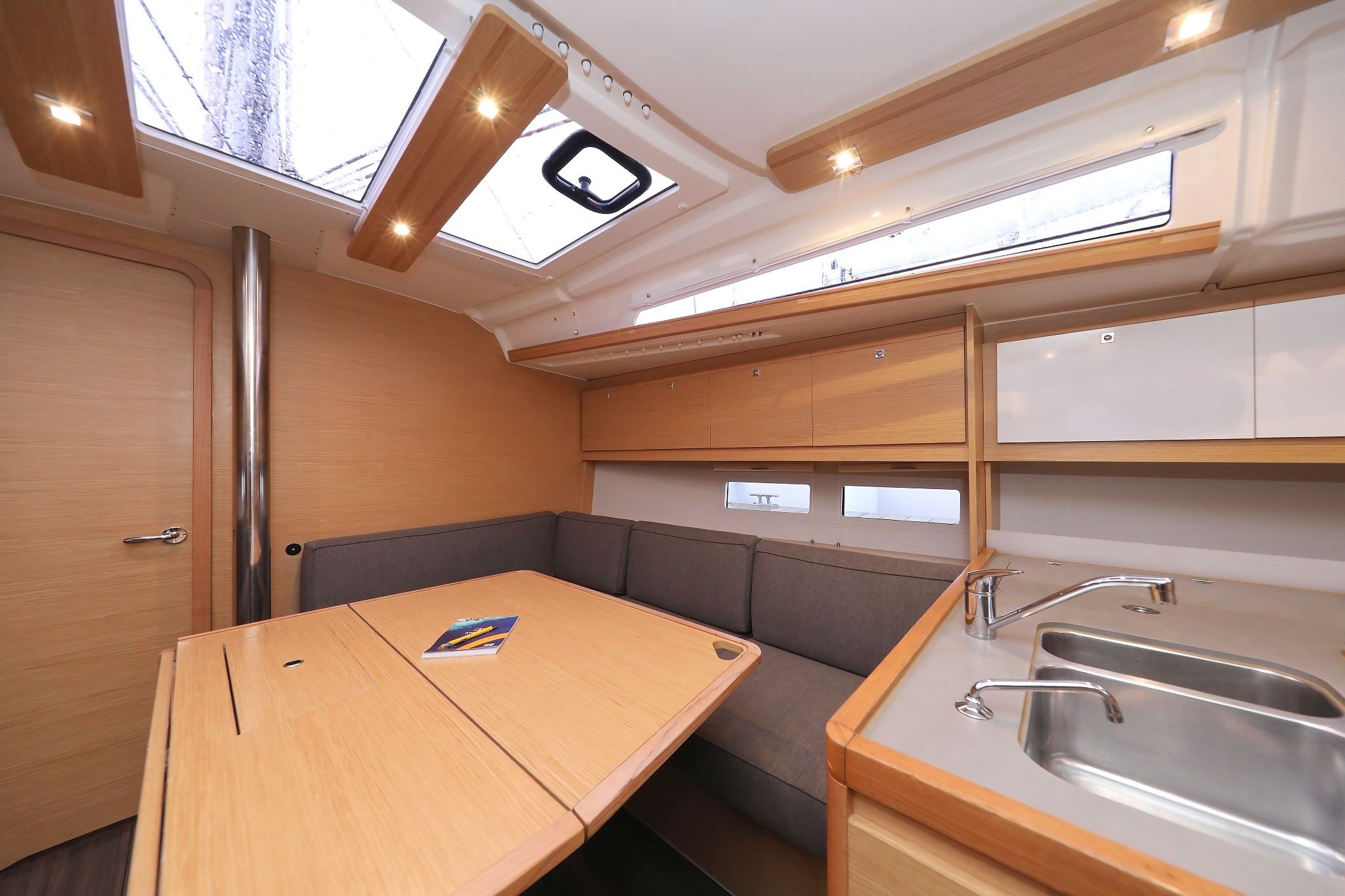 Dufour 390 | Mercury