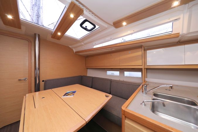 Dufour 390 | Mercury