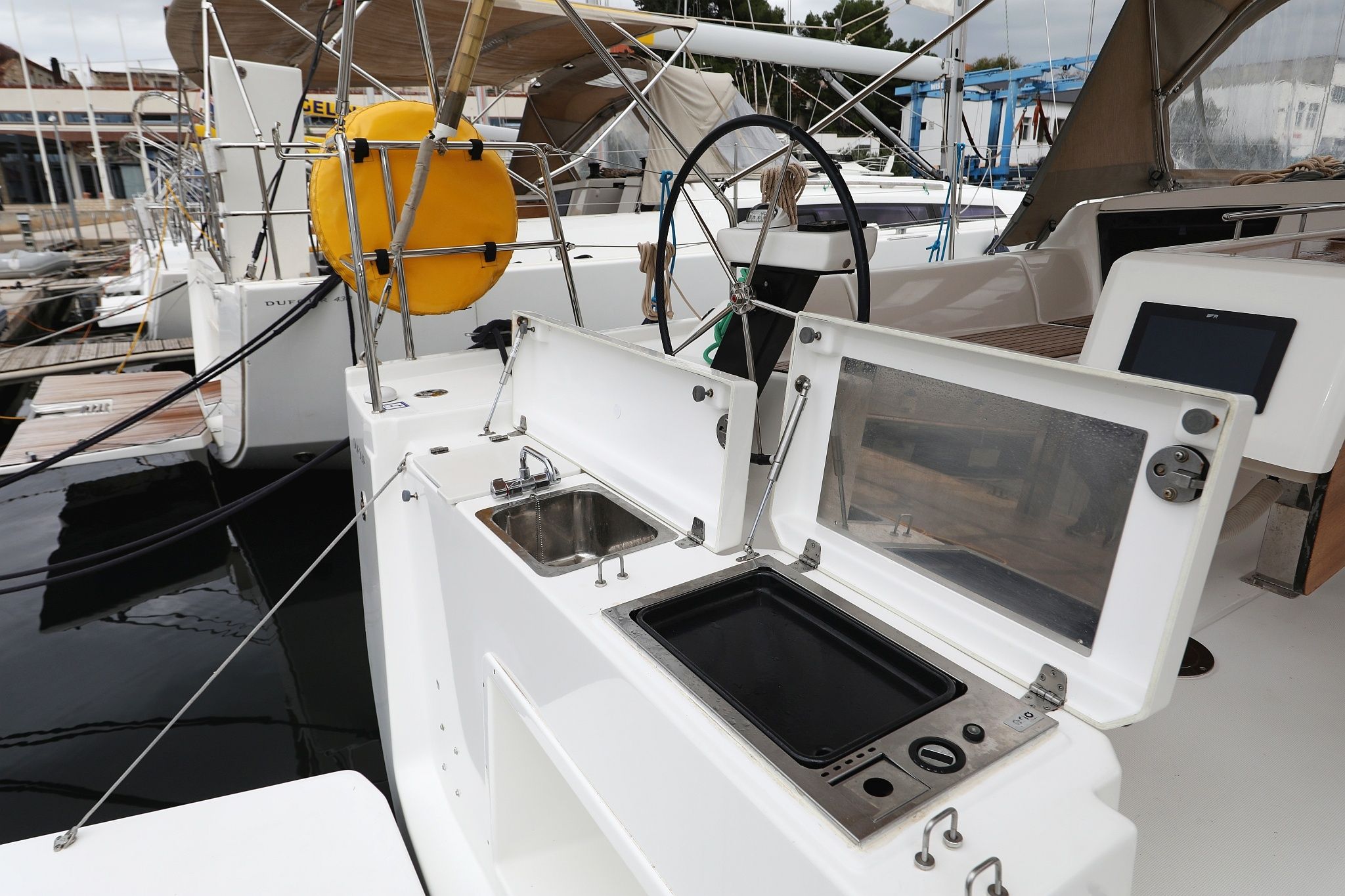 Dufour 390 | Mercury