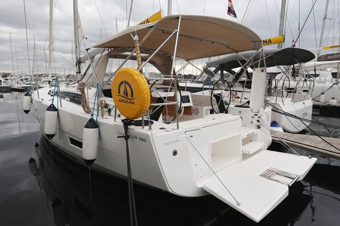 Dufour 390 | Mercury