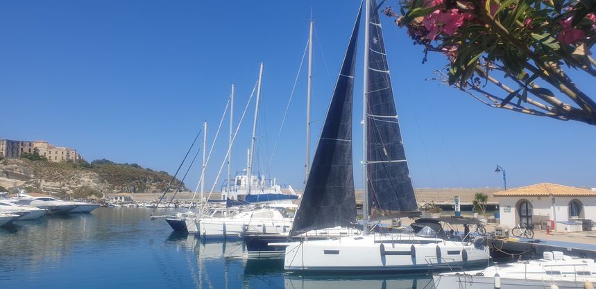 Jeanneau Sun Odyssey 410 | The Song Is You