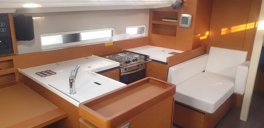 Jeanneau Sun Odyssey 410 | The Song Is You