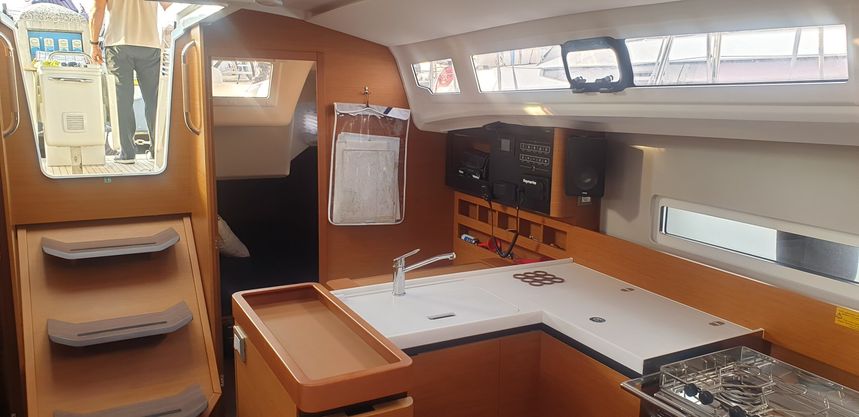 Jeanneau Sun Odyssey 410 | The Song Is You