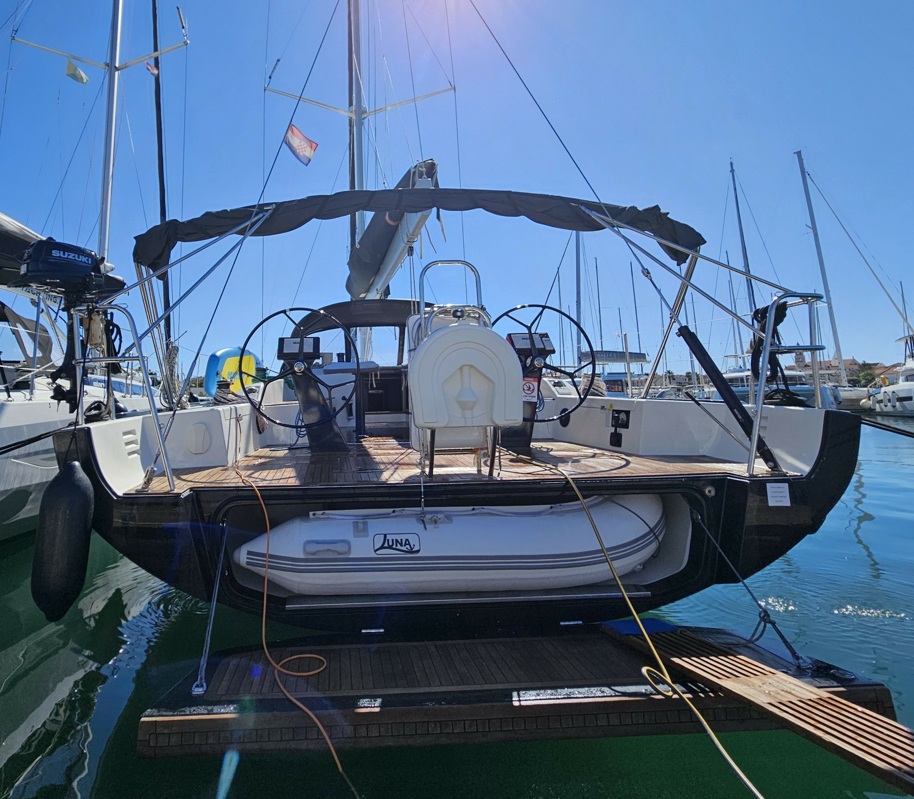 More 55 | Luna Nera