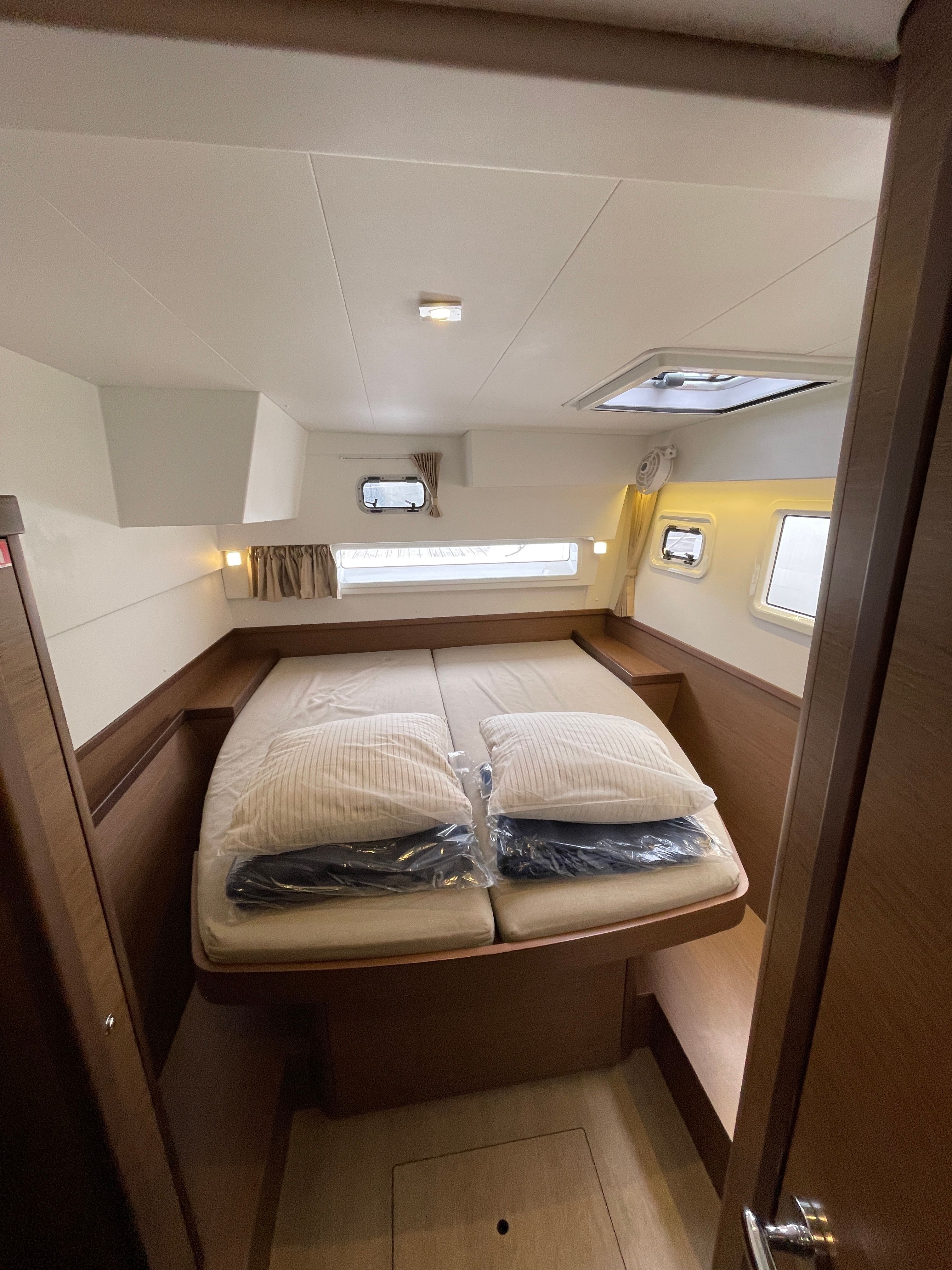 Lagoon 42 | Double Trouble