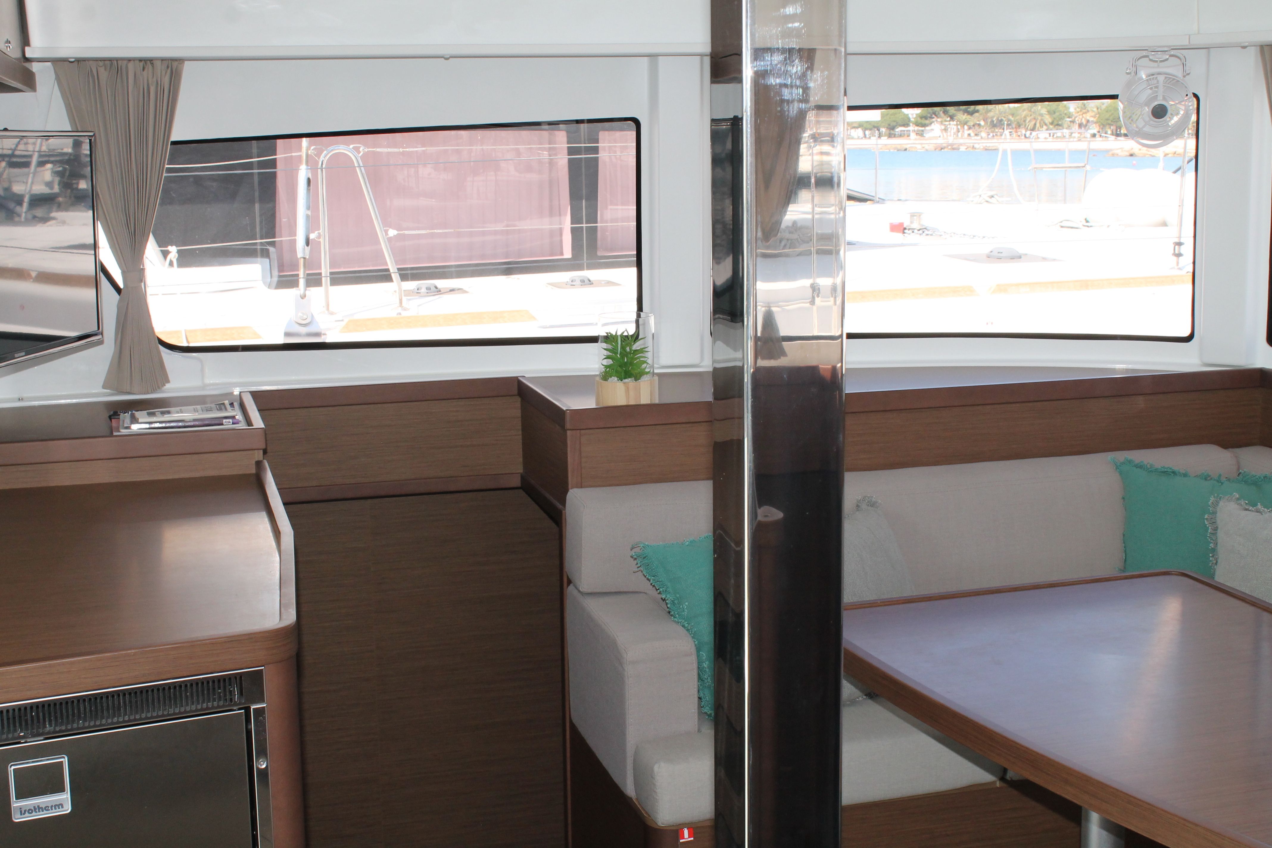 Lagoon 42 | Double Trouble